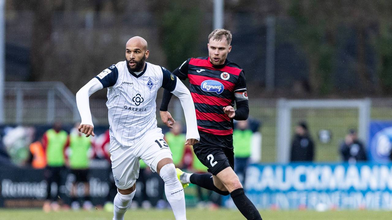 Lars Dietz jagt Terrence Boyd mit dem Ball.