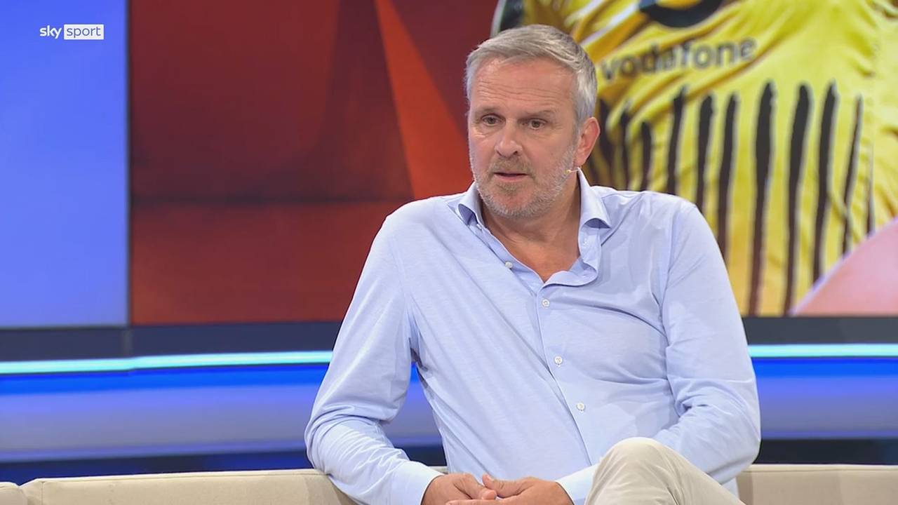 Sky-Experte Dietmar Hamann spricht im TV-Studio über den 1. FC Köln.