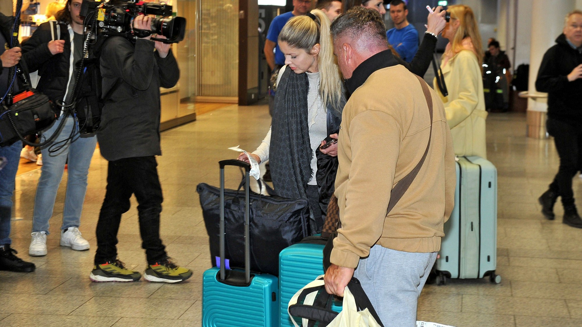 Peter Klein, Yvonne Woelke und andere Personen