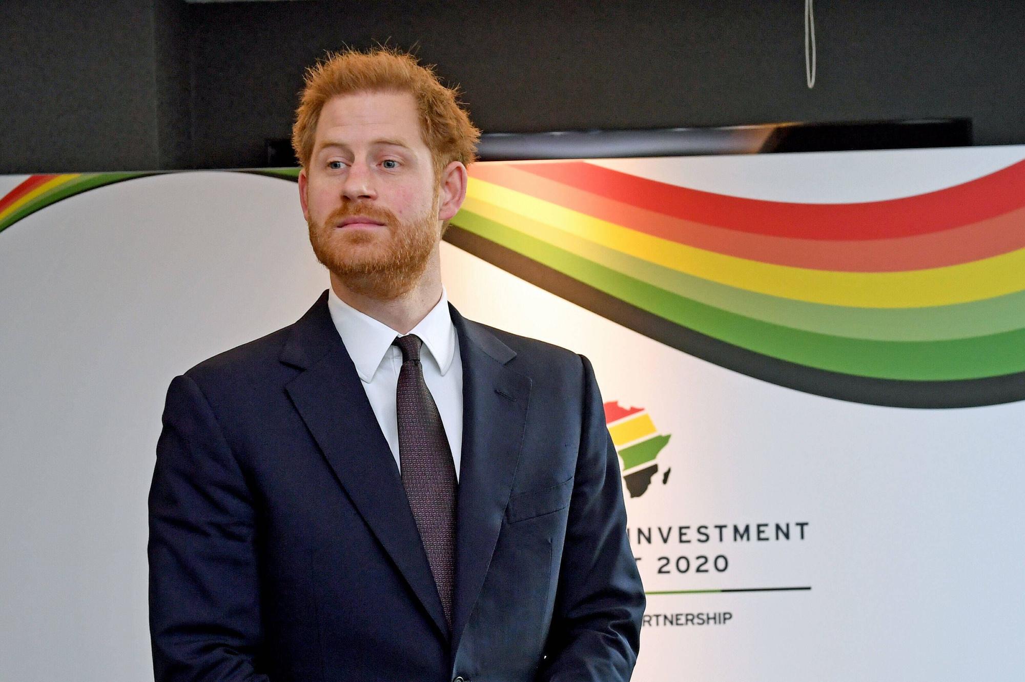 Prinz Harry im Anzug.