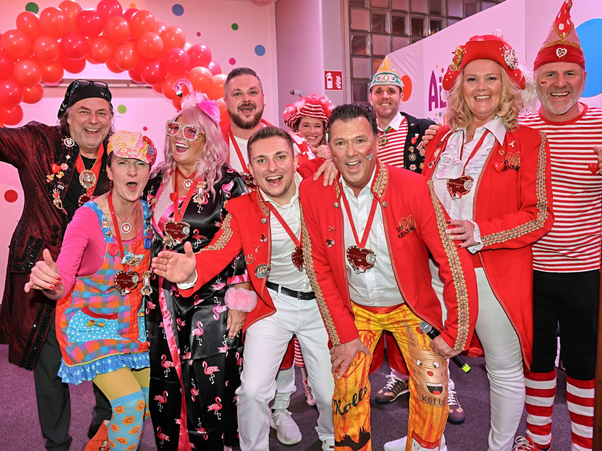 Der Elferrat von „Dat Kölsche Hätz“ im Foyer.