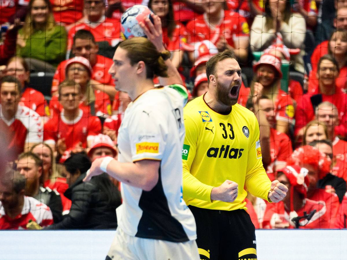 Andreas Wolff jubelt nach einer Parade.