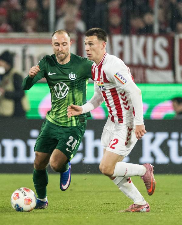 Kristoffer Lund im Duell mit Christian Eriksen.