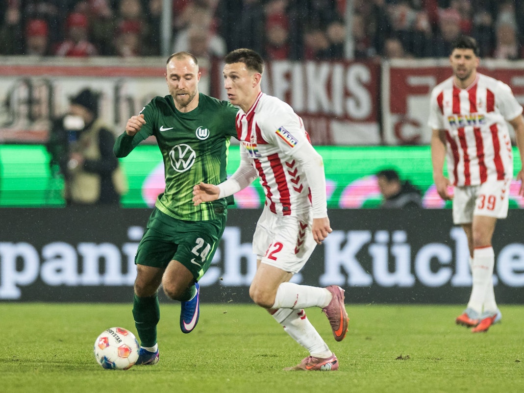 Kristoffer Lund im Duell mit Christian Eriksen.