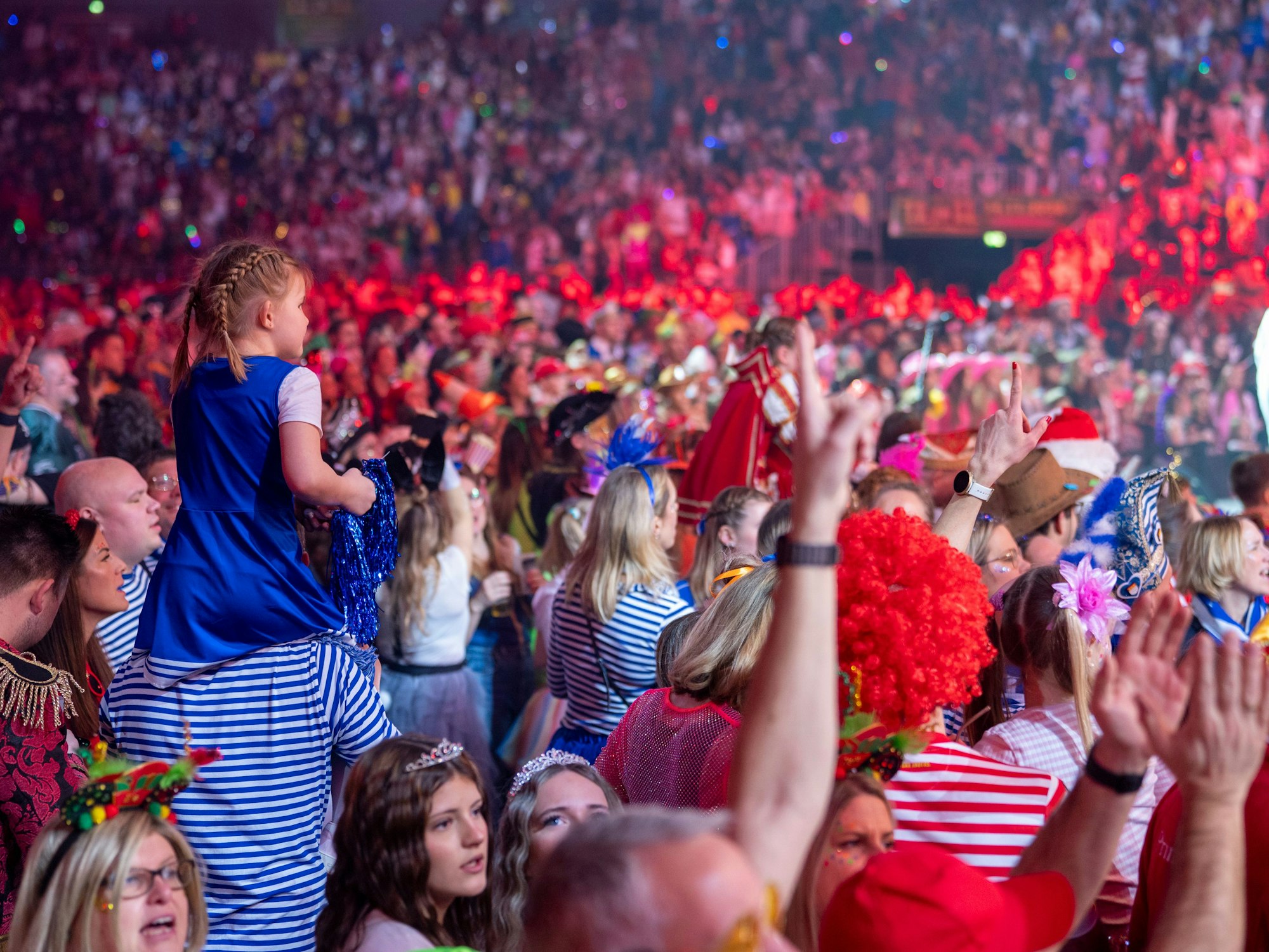 Kinder feiern Karneval bei der Lachenden Pänzarena.
