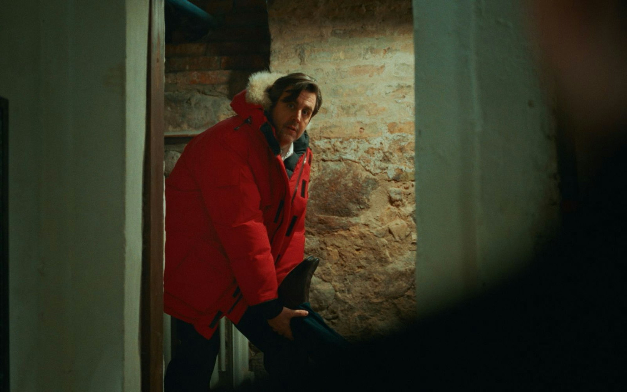 Was hat Fabian (Bastian Pastewka) mit dieser Leiche vor? (Bild: Prime Video)