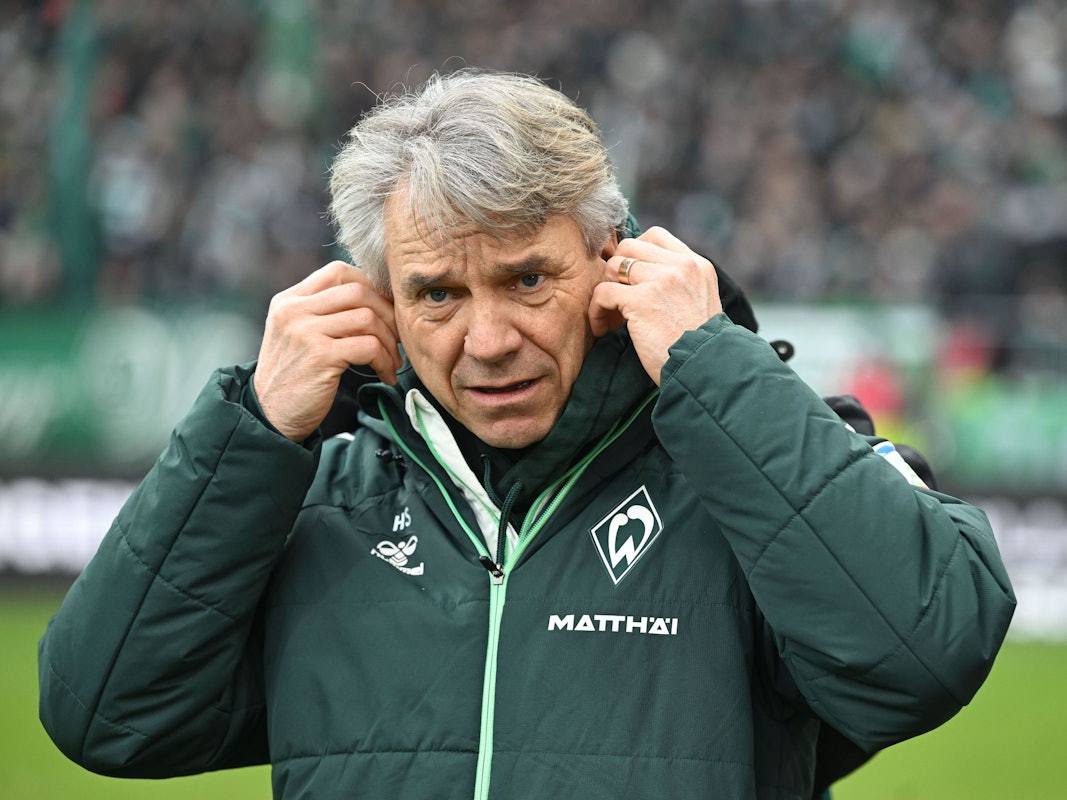 Horst Steffen vor einem Spiel von Werder Bremen.