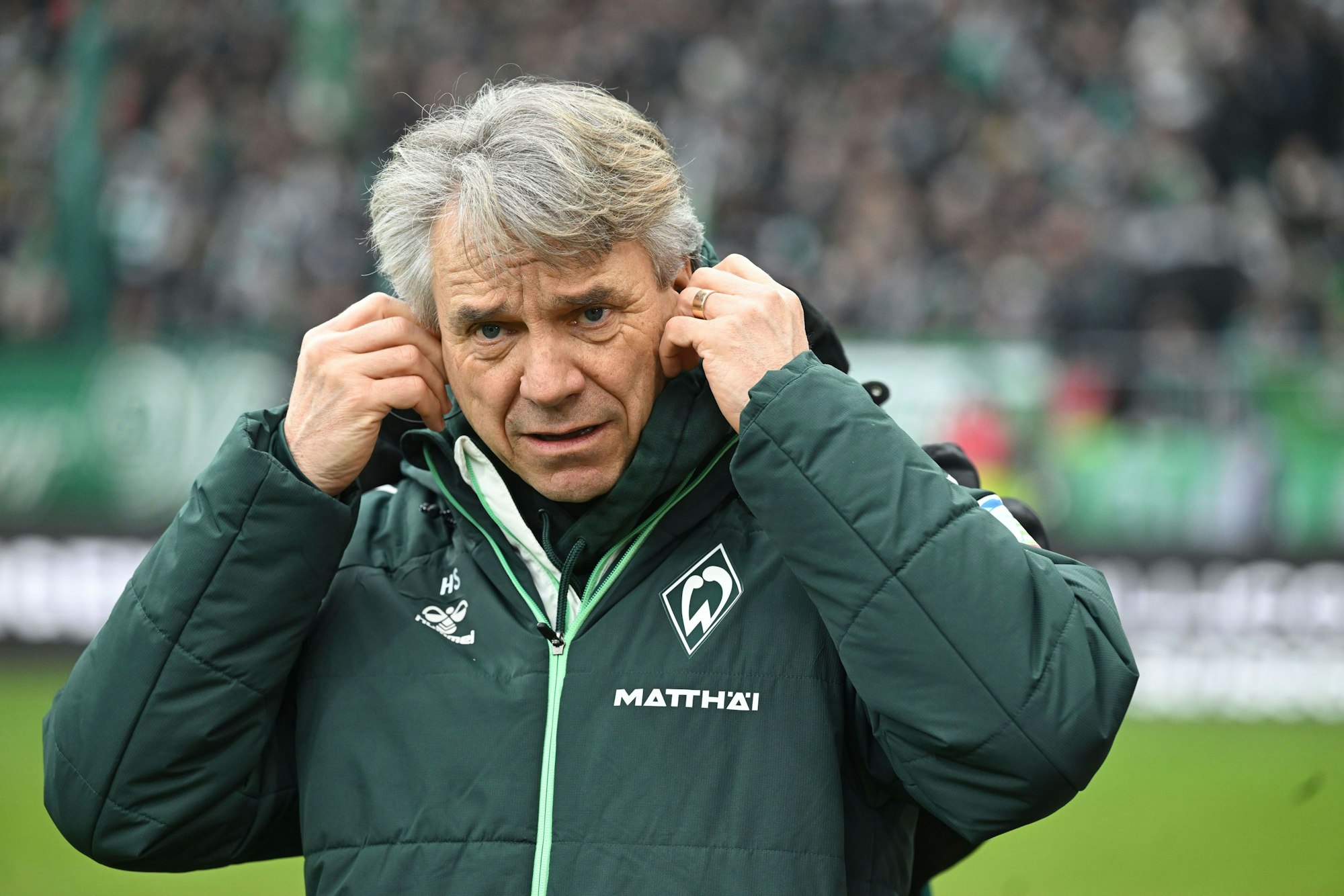 Horst Steffen vor einem Spiel von Werder Bremen.