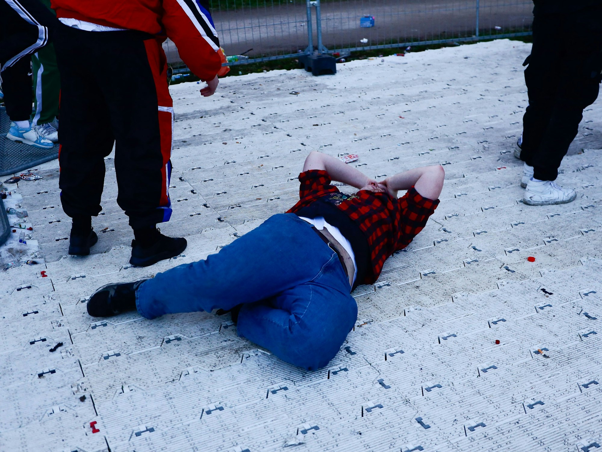 Für diesen Uni-Wiesen-Besucher war an Weiberfastnacht früh Feierabend.