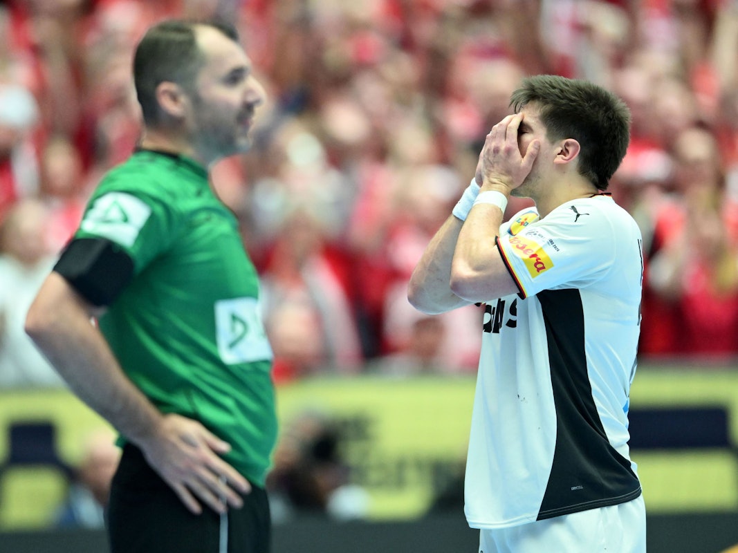 Renars Uscins reagiert im EM-Finale gegen Dänemark enttäuscht.