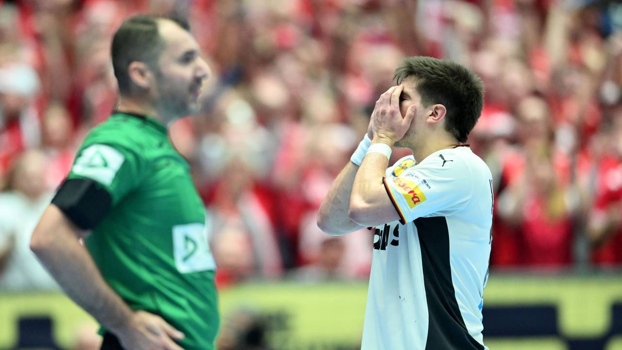 Renars Uscins reagiert im EM-Finale gegen Dänemark enttäuscht.