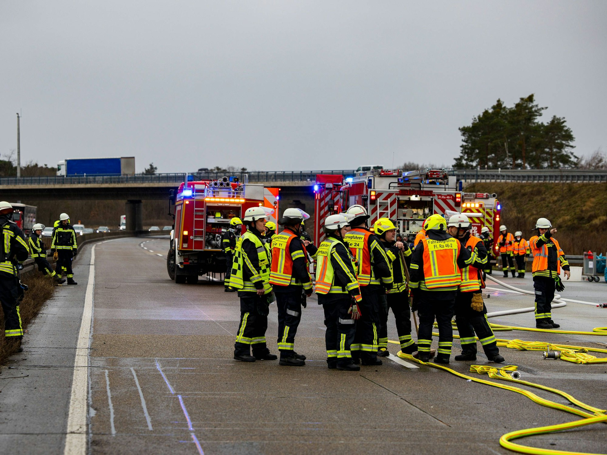 Das Symbolbild zeigt einen Feuerwehr-Einsatz am 9. Januar 2026 auf der A3.