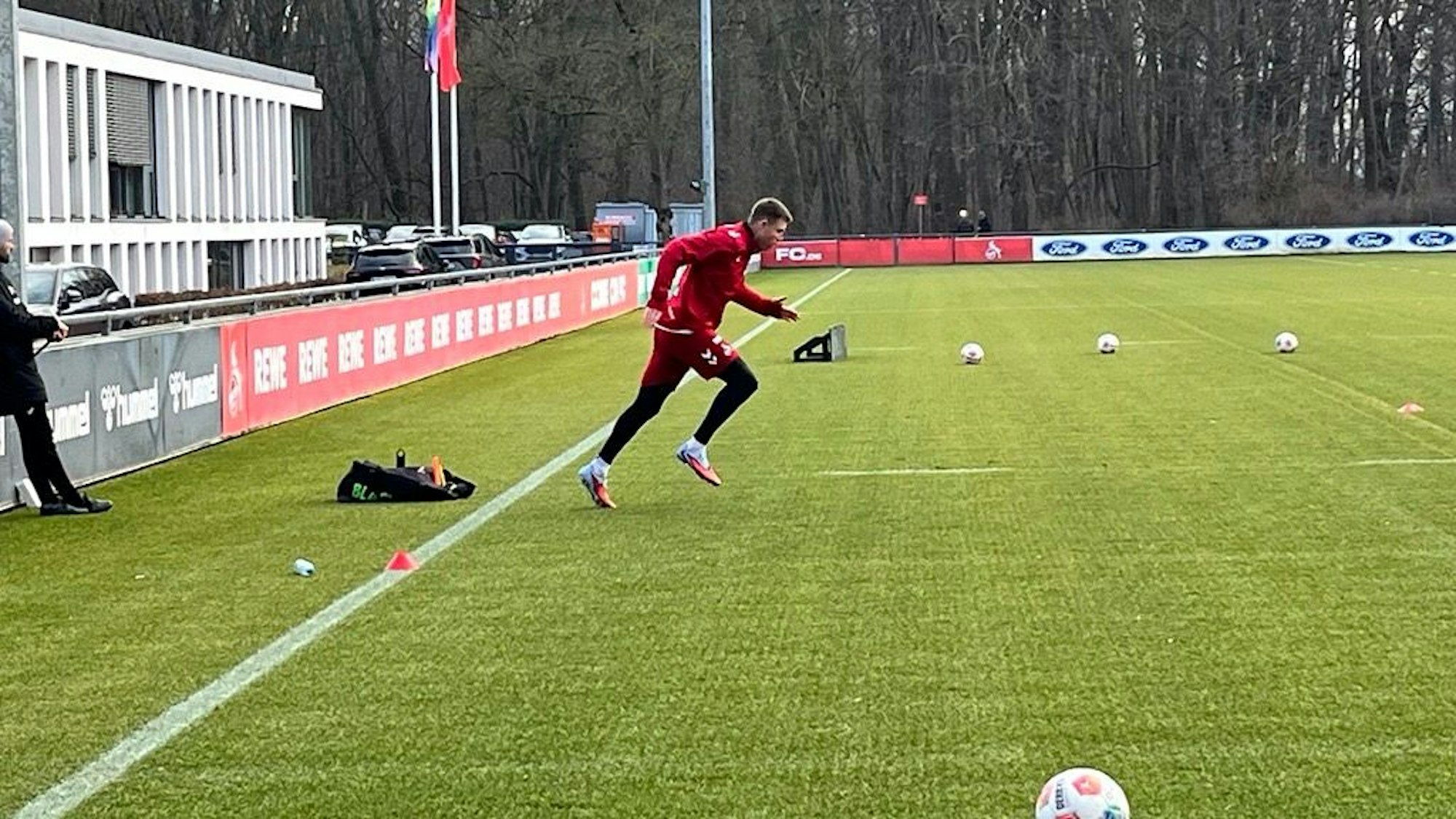 Dominique Heintz trainiert individuell.