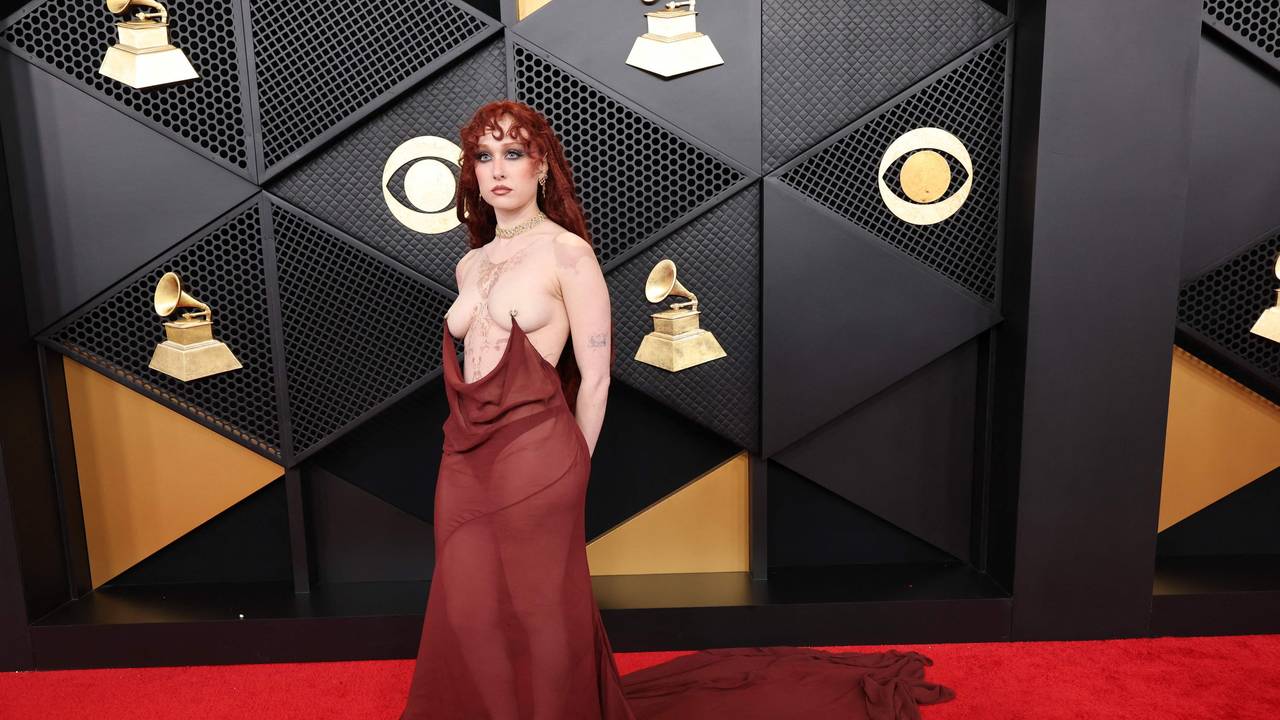 Chappell Roan ließ im durchsichtigen Dress kaum Raum für Fantasie.