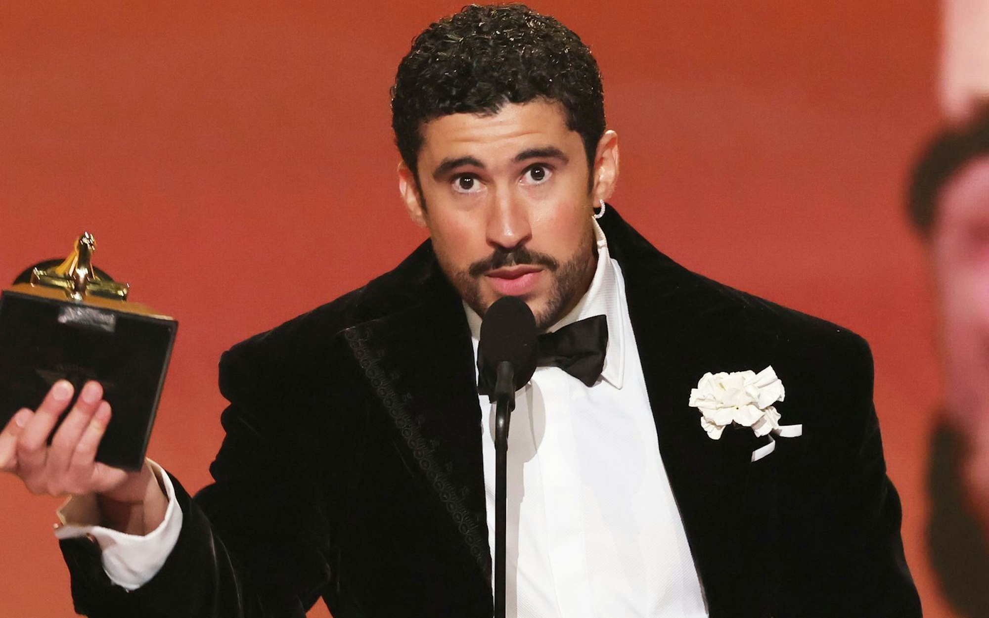 Bad Bunny gewann als erster lateinamerikanischer Künstler den Grammy für das beste Album des Jahres. (Bild: 2026 The Recording Academy/Kevin Winter)