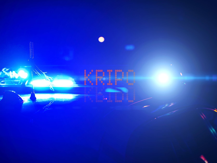Polizeiauto mit Blaulicht und Schriftzug KRIPO