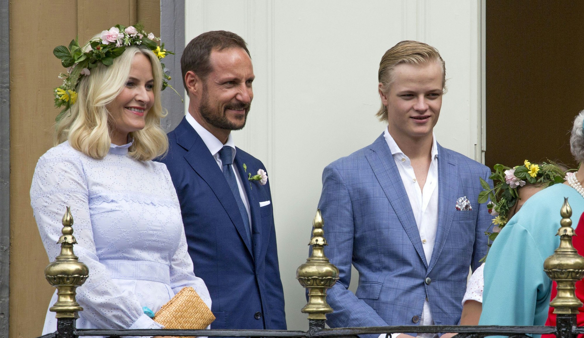 Kronprinzessin Mette-Marit, Kronprinz Haakon und Marius Borg Høiby anlässlich des 25. Thronjubiläums von König Harald.