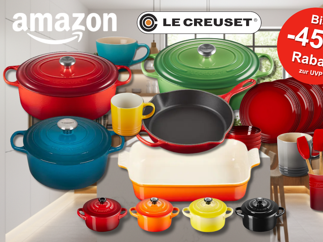 Eine edle Küche mit einem Silvester Feuerwerk vor dem Fenster, davor Le Creuset Küchenprodukte in verschiedenen Farben und Modellen, darunter Bräter, Pfannen, Tassen und Auflaufformen – in Schwarz, Rot, Blau, Grün und Orange.