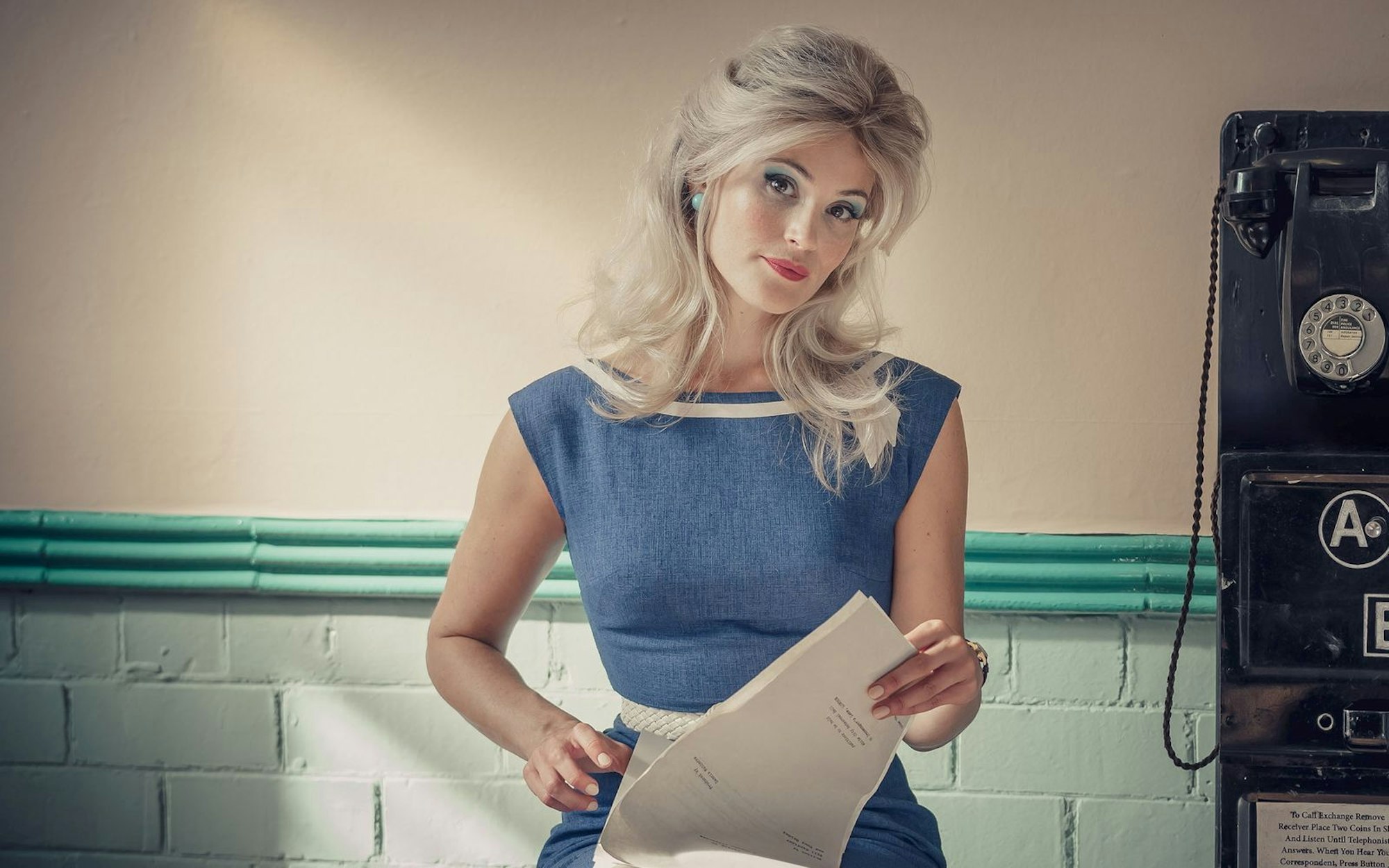 In „Funny Woman“ spielt Gemma Arterton eine Schauspielerin, die die Sitcom-Welt der 1960er-Jahre aufmischt. (Bild: 2022 Sky Studios Limited)