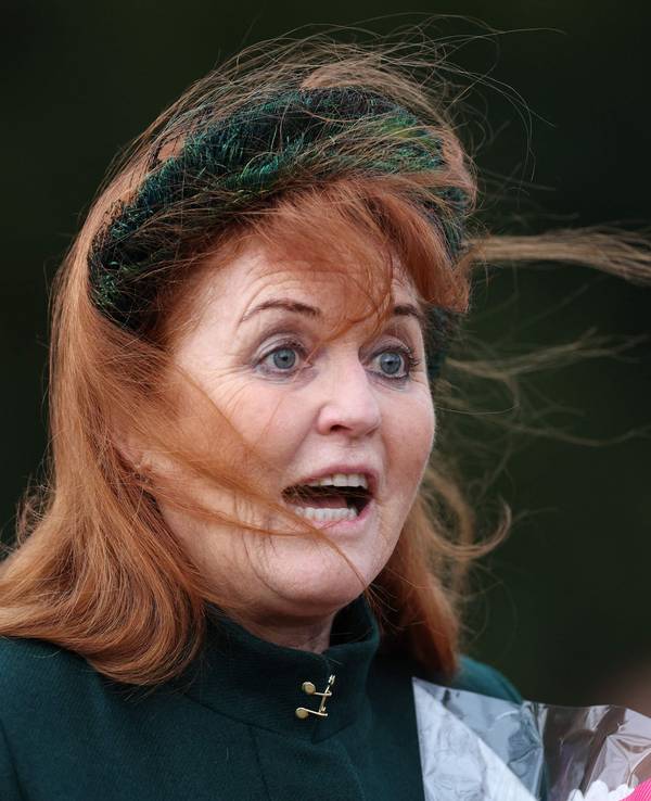 Sarah Ferguson macht ein überraschtes Gesicht.