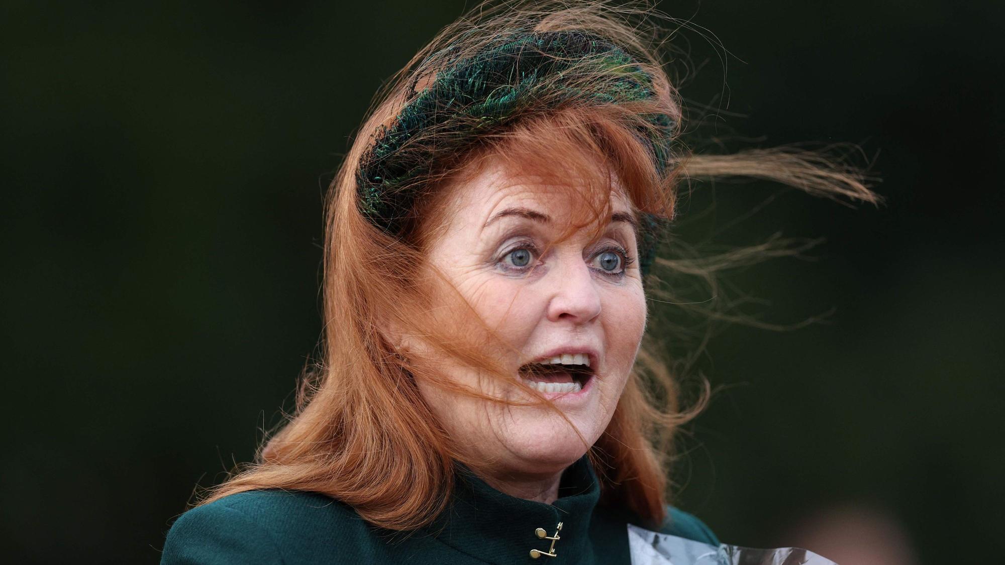 Sarah Ferguson macht ein überraschtes Gesicht.