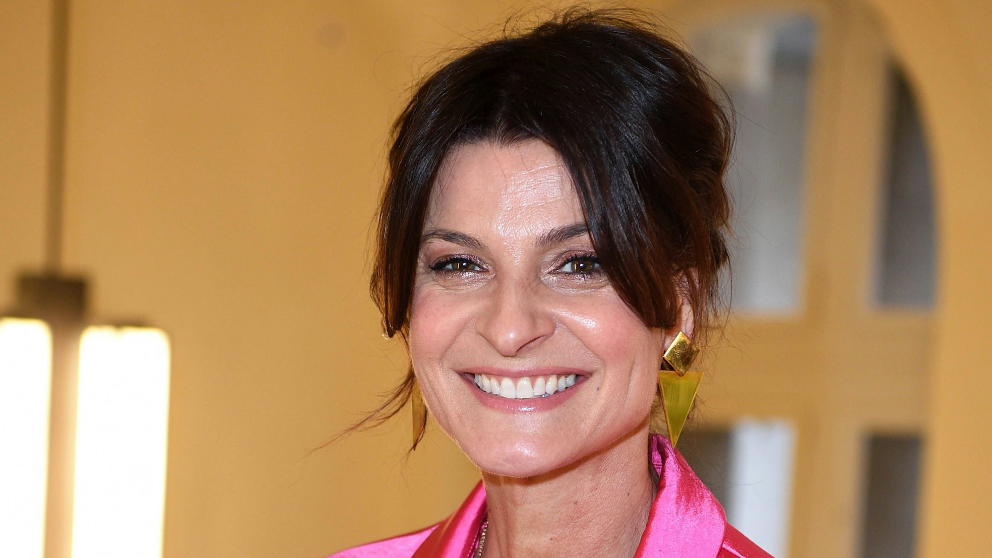 Marlene Lufen lächelt in pinker Oberbekleidung