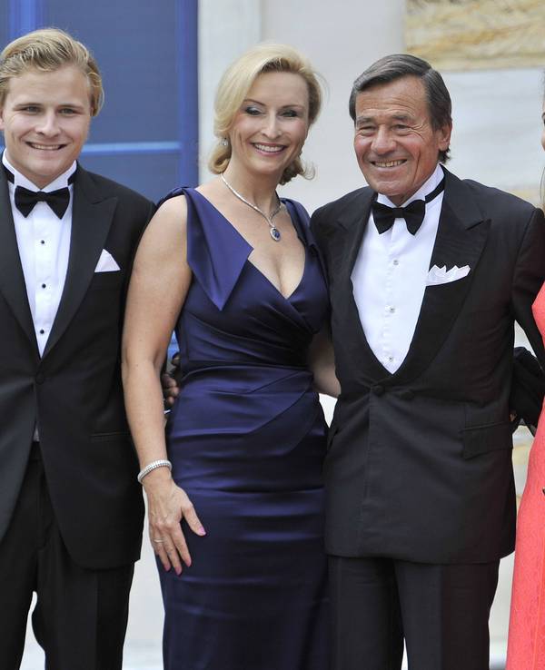 v. l.: Wolfgang Grupp Jr., Elisabeth Grupp, Wolfgang Grupp (Textilunternehmer, Trigema) und Bonita Grupp bei der Eröffnung der Bayreuther Richard-Wagner-Festspiele am 25. Juli 2014 auf dem Grünen Hügel in Bayreuth.