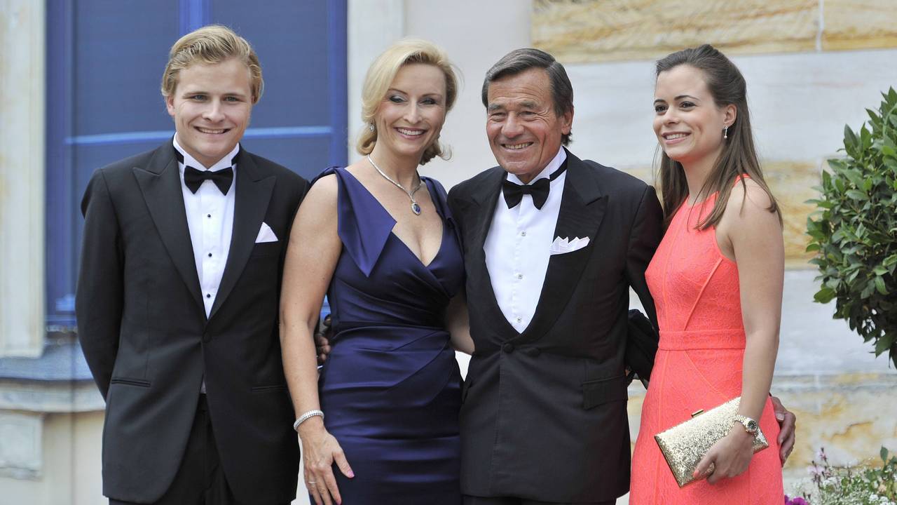 v. l.: Wolfgang Grupp Jr., Elisabeth Grupp, Wolfgang Grupp (Textilunternehmer, Trigema) und Bonita Grupp bei der Eröffnung der Bayreuther Richard-Wagner-Festspiele am 25. Juli 2014 auf dem Grünen Hügel in Bayreuth.