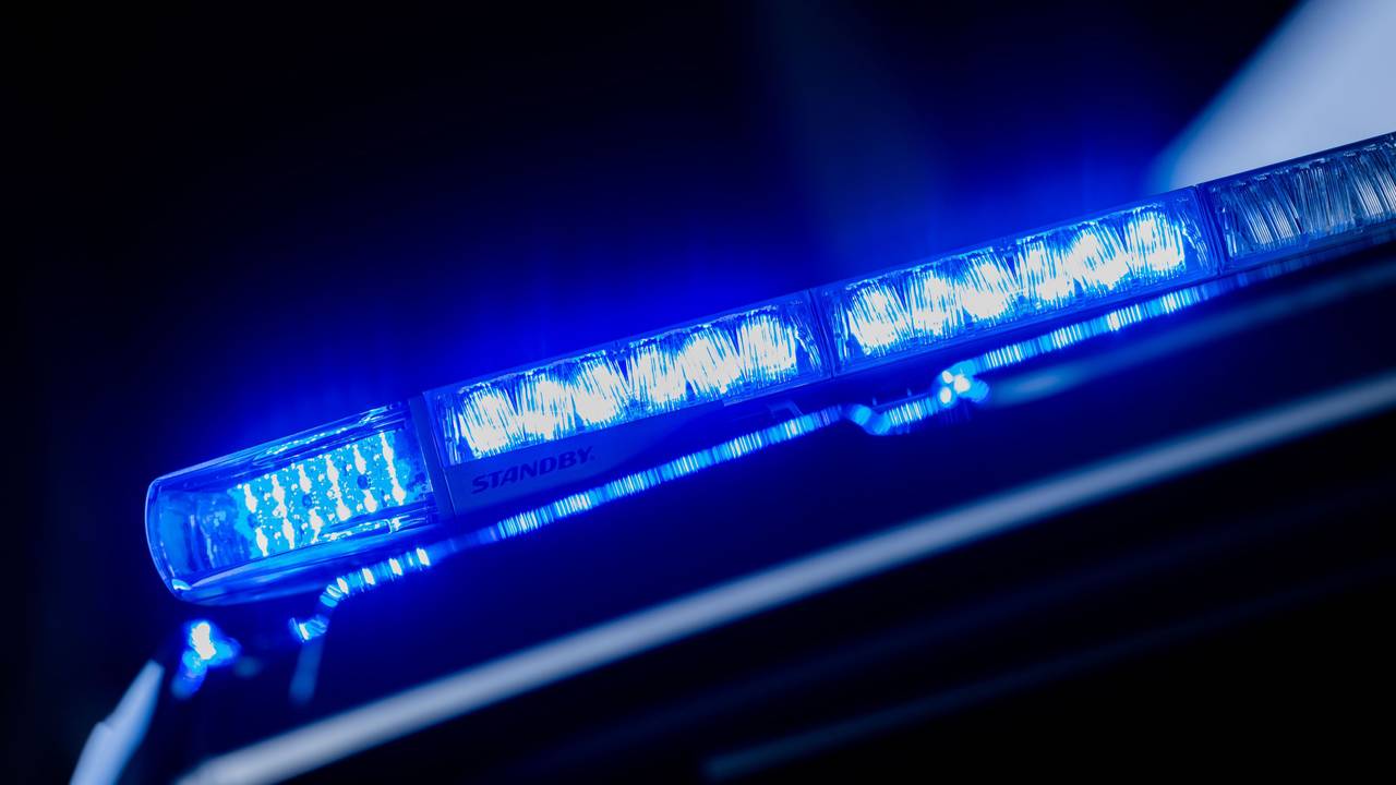 Arbeiter einer Entrümpelungsfirma fanden die Leiche einer Frau in Monheim. Die Polizei ermittelt.
