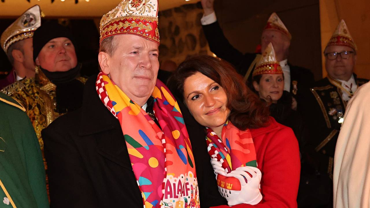 Christoph Kuckelkorn weint neben seiner Frau Katia.