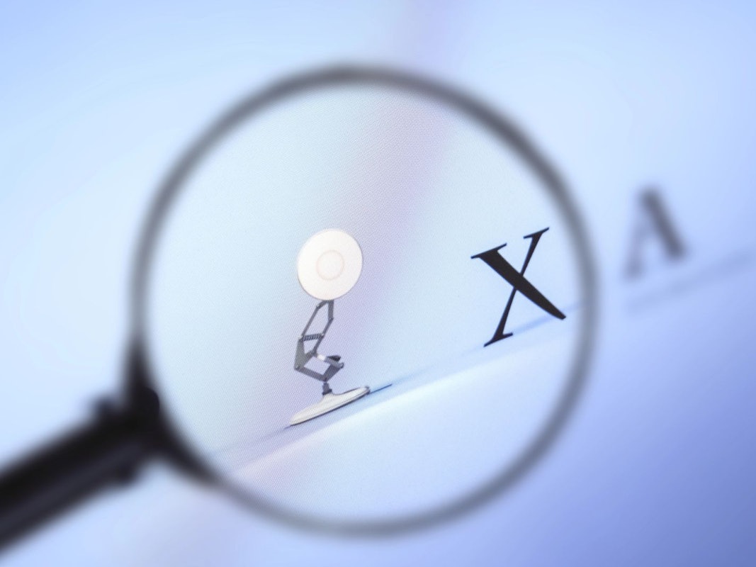 Kleine Lampe - ganz groß: Seit Anfang der 1990er-Jahre ist das kecke Lämpchen Teil des Pixar-Logos. (Bild: IMAGO / Depositphotos)