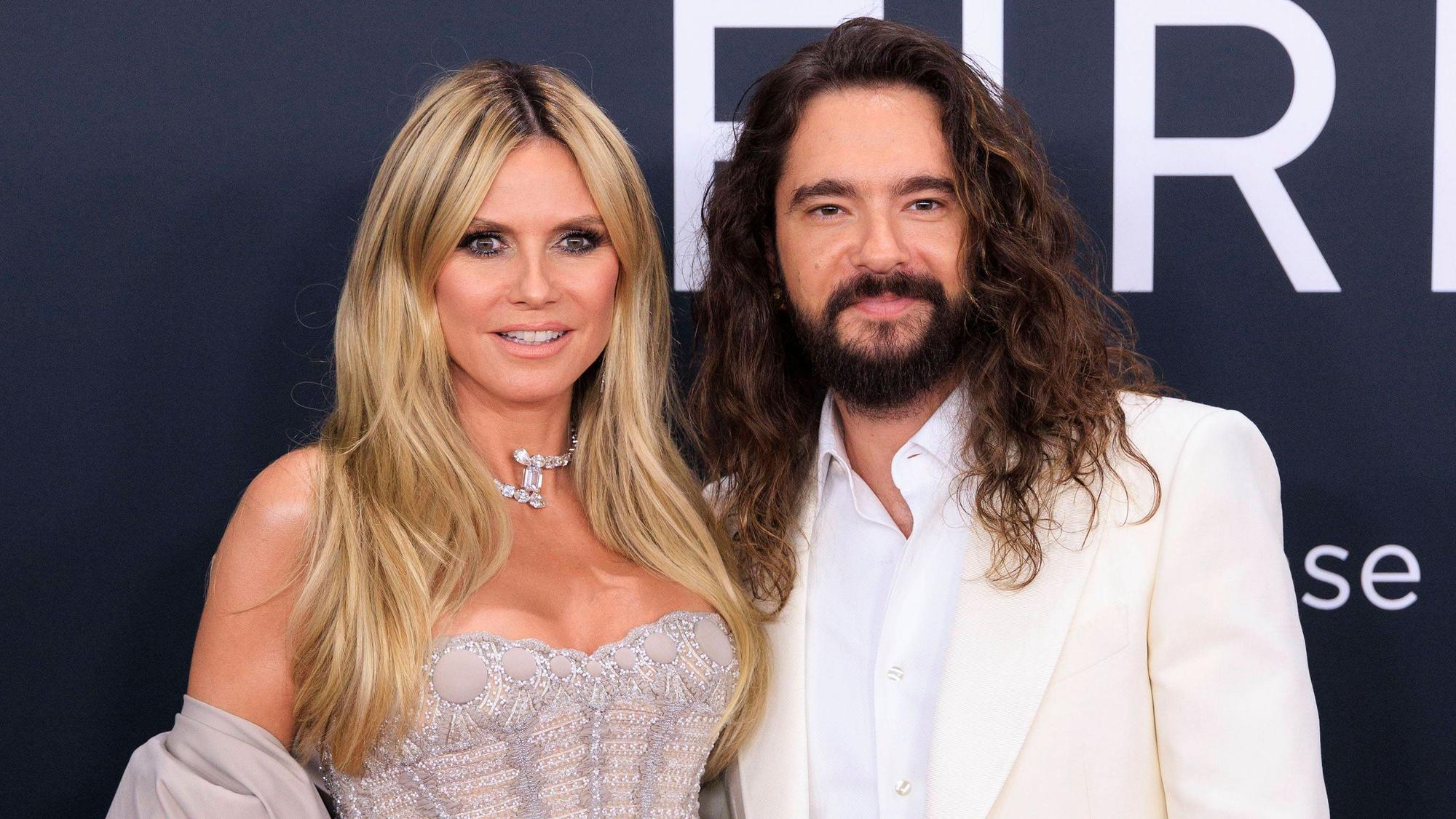 Heidi Klum und Tom Kaulitz posieren.