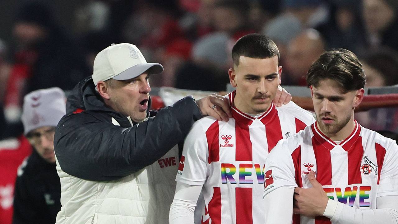 FC-Trainer Lukas Kwasniok stimmt Said El Mala und Jan Thielmann auf einen Bundesliga-Einsatz ein.