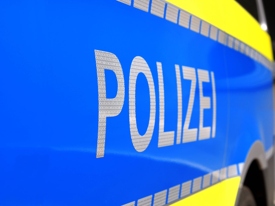 Polizeiauto, blau-gelb mit Schriftzug