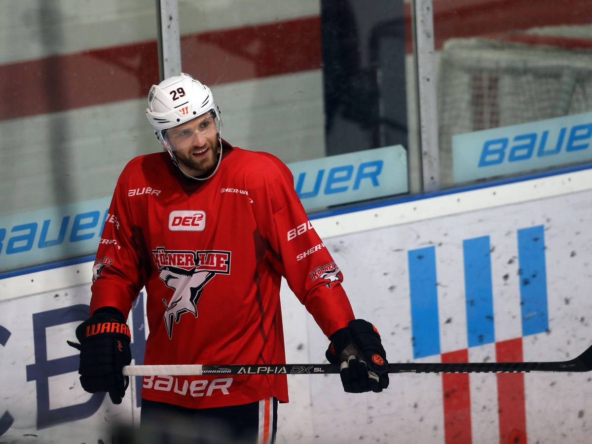 Leon Draisaitl als Gast beim KEC-Training in Haie-Montur.