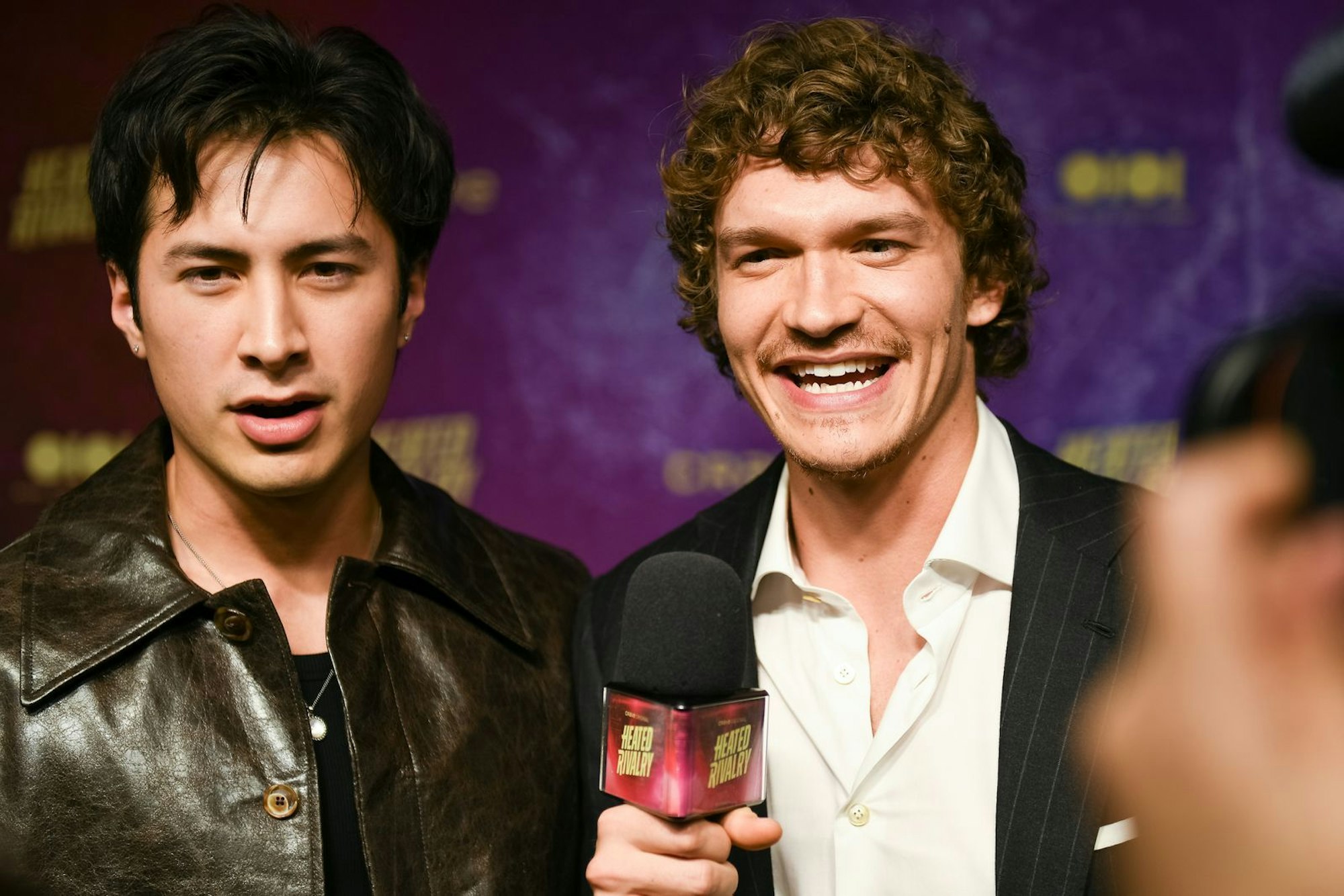Ob in Talkshows, Interviews oder dem roten Teppich: Hudson Williams (links) and Connor Storrie sorgen mit ihren Auftritten bei Schnappatmung bei den Fans (Bild: 2025 Getty Images/Harold Feng)