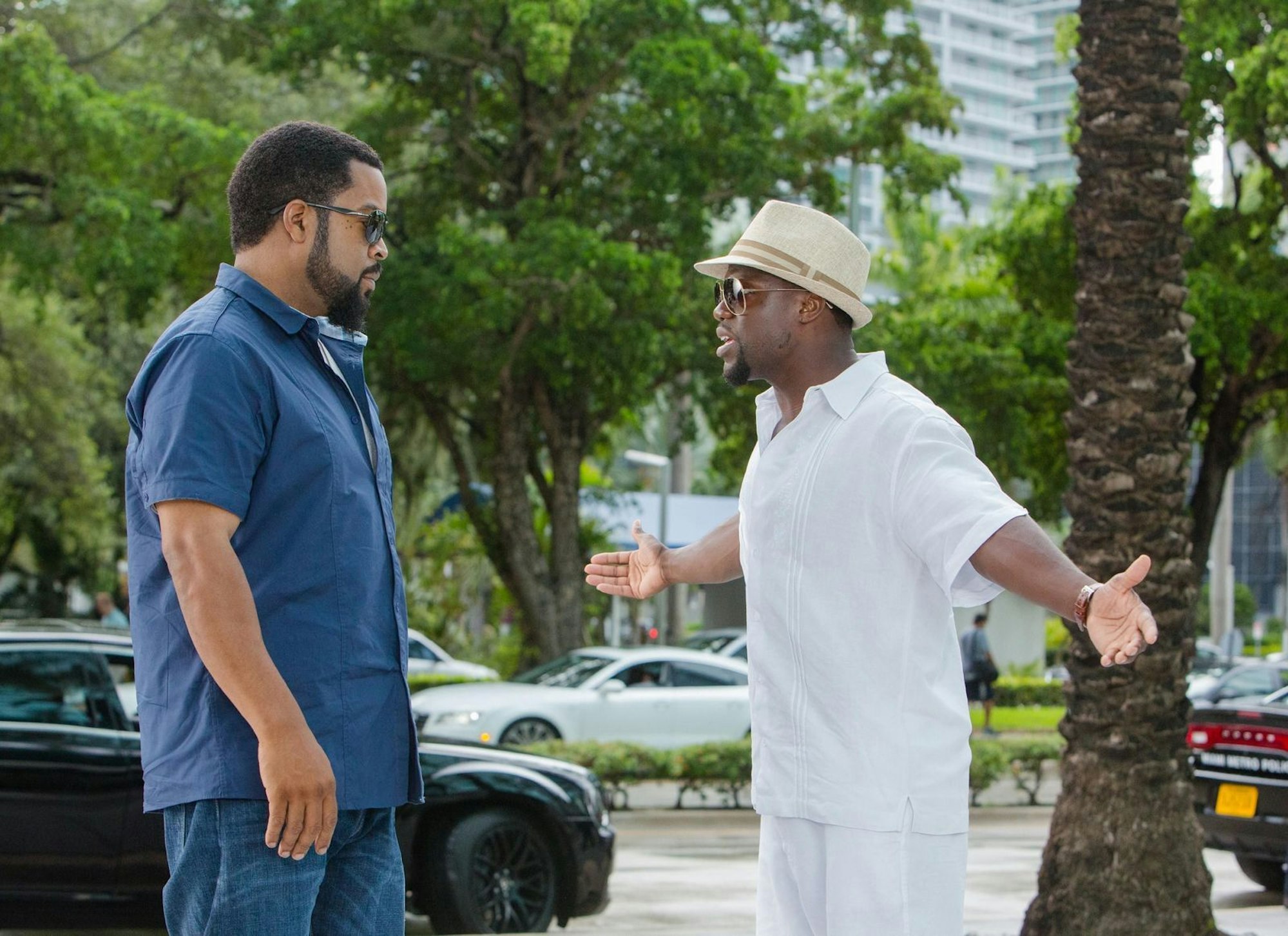 Verbrecherjagd unter der Sonne Floridas: Ice Cube (links) und Kevin Hart legen sich mit einem Drogenbaron an. (Bild: 2016 Universal Pictures. All Rights Reserved. / Quantrell Colbert)