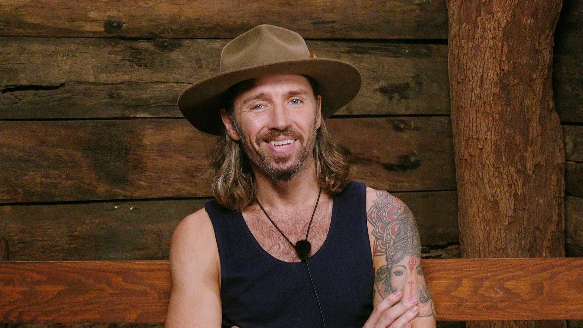 Der 43-Jährige reicht seiner größten Kritikerin überraschend die Hand. (Bild: RTL)