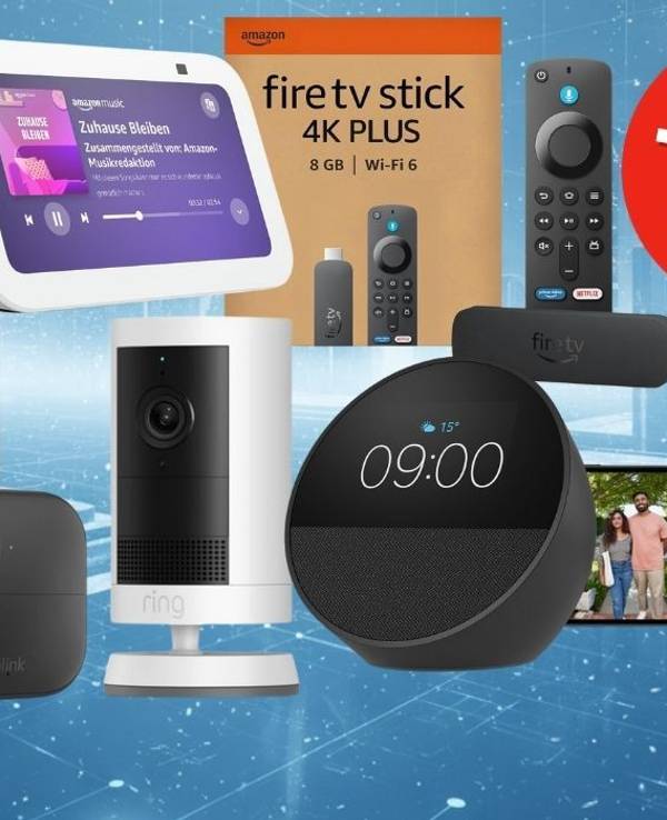 Amazon Geräte wie Echo Dot Max über Kindle und Ring und Blink Kamera bis hin zum Fire TV Stick 4K Plus vor einem digitalen Hintergrund mit Winter-Ambiente in Blau.
