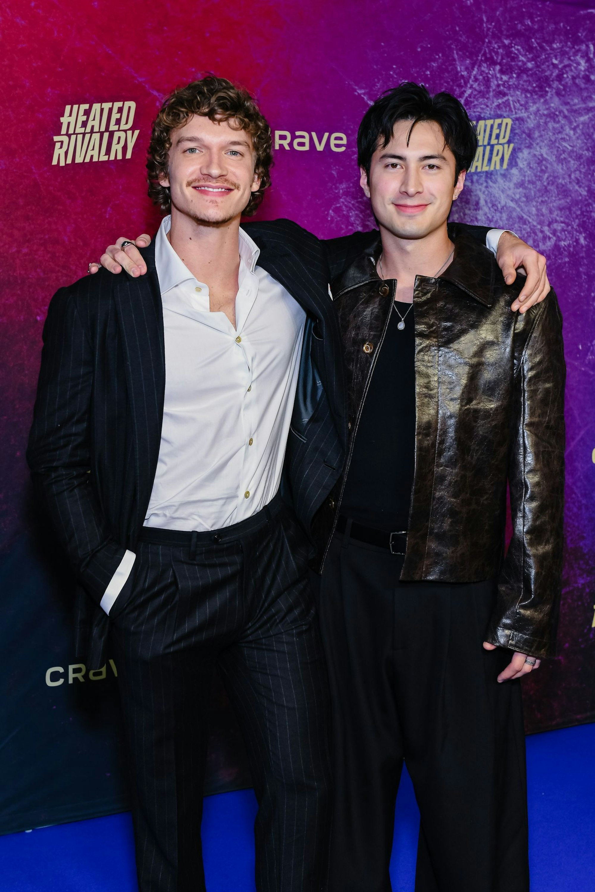 Die Pressetour von „Heated Rovalry“ wurde für Hauptdarsteller Connor Storrie (links) and Hudson Williams zum Triumphzug (Bild: 2025 Getty Images/Harold Feng)