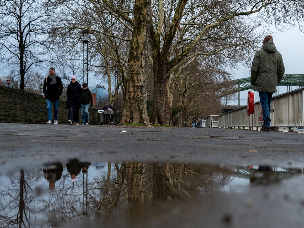 In Köln kann es an den Karnevals-Tagen nass und ungemütlich werden.