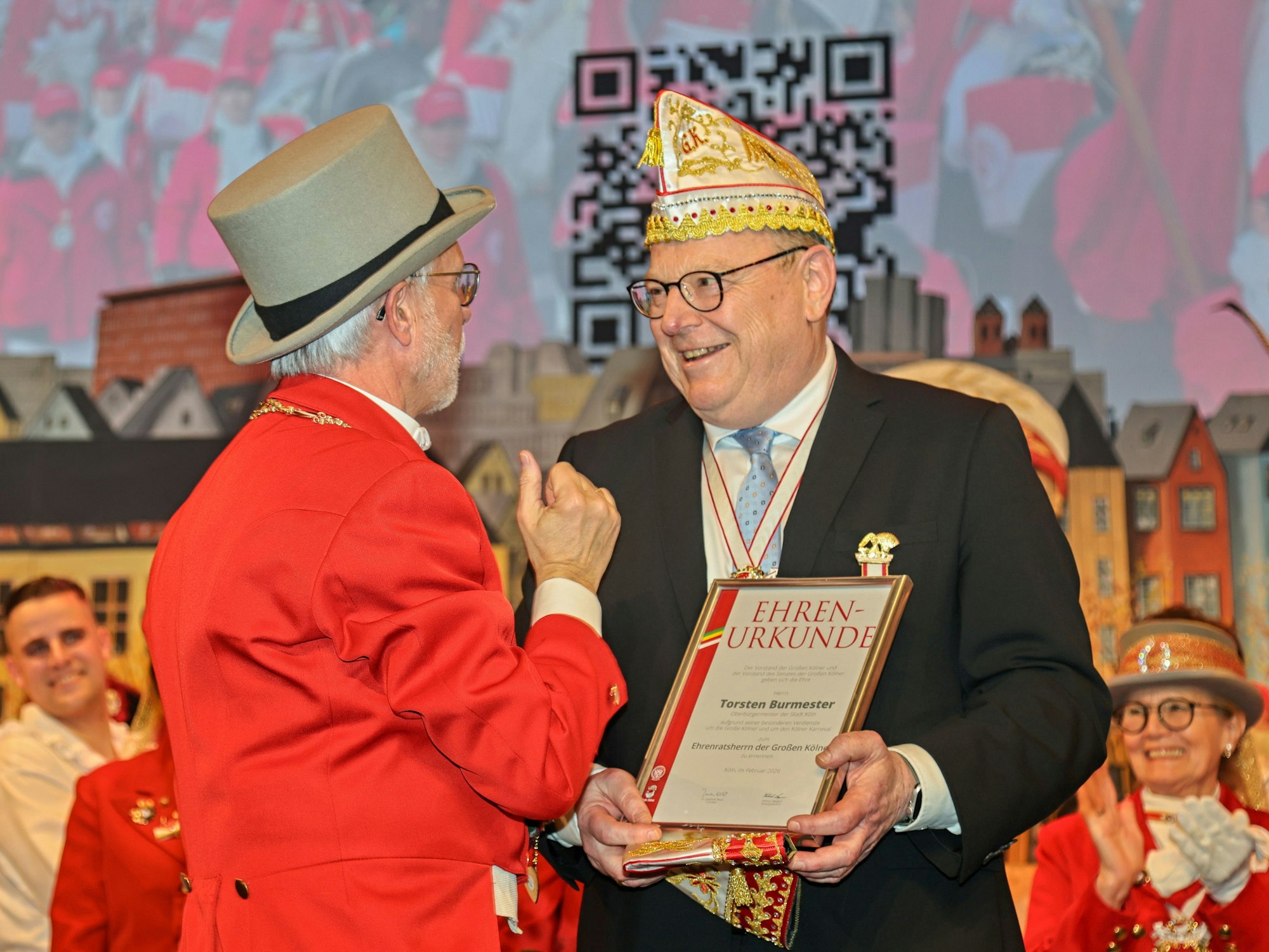 Dr. Joachim Wüst ehrt Torsten Burmester.