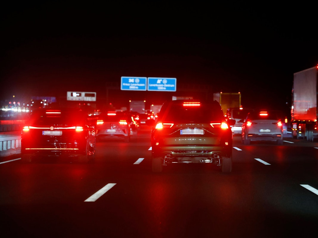 Alltag auf dem Kölner Autobahnring: Fahrzeuge stauen sich auf vielen Strecken, wie am Leverkusener Kreuz.