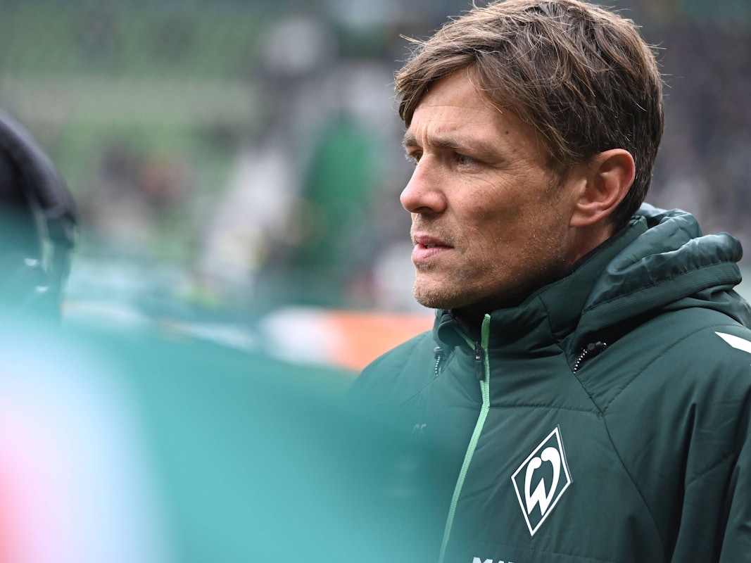 Clemens Fritz am Spielfeldrand.