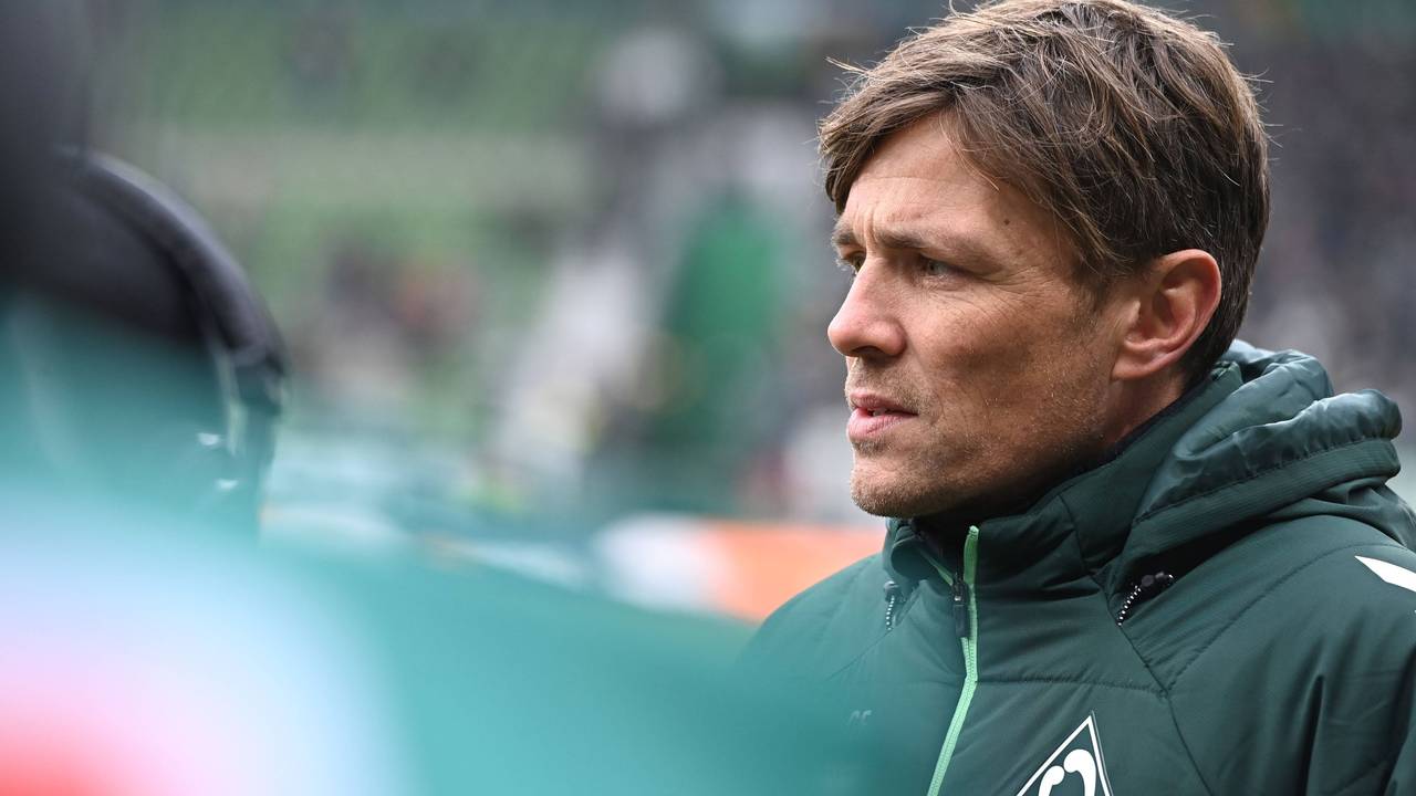 Clemens Fritz am Spielfeldrand.