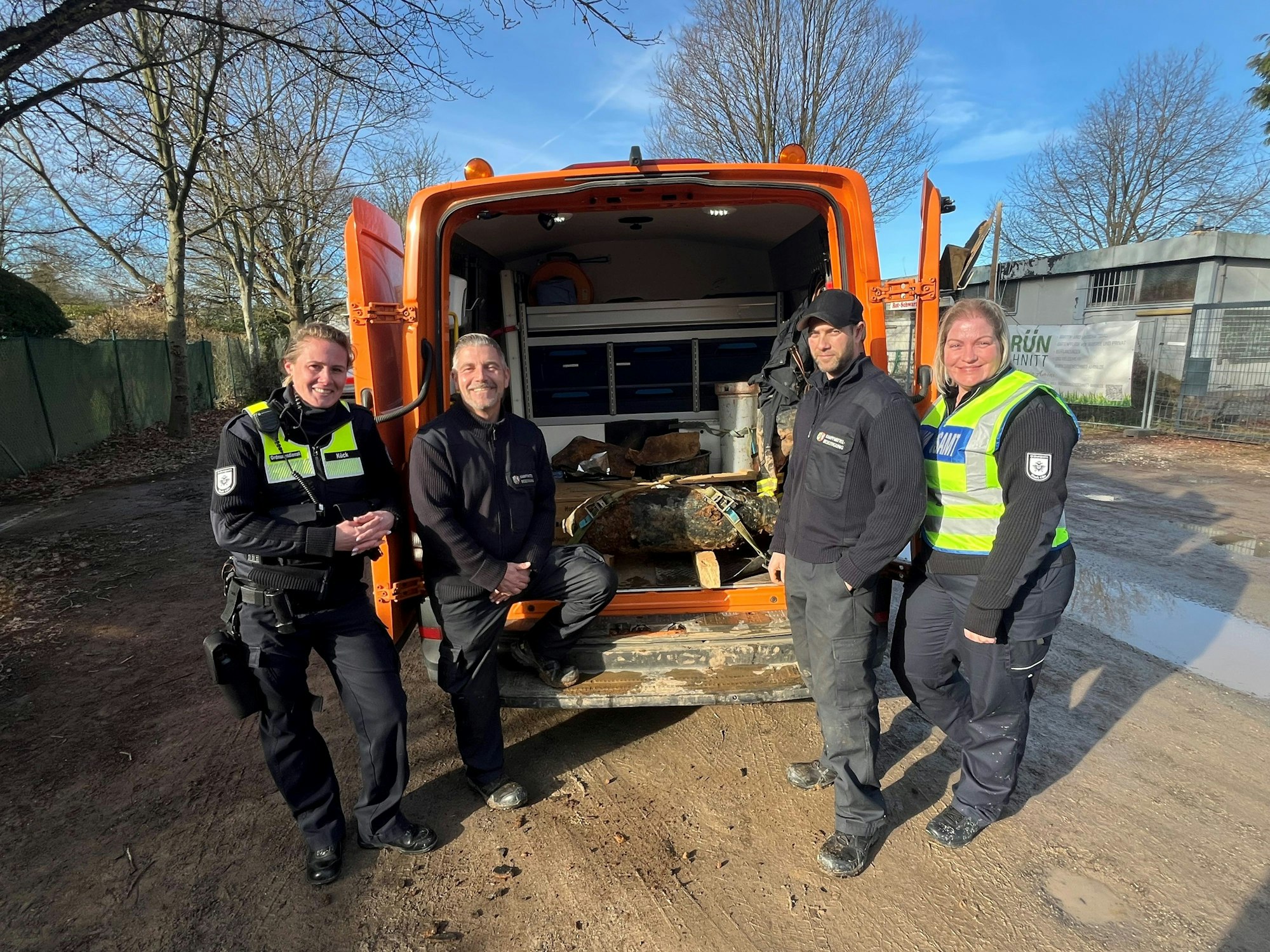 Das Foto zeigt Sarah Kück (Einsatzleitung Kommunaler Ordnungsdienst der Stadt Köln), Marcel Biewald (KBD), Michael Hilgers (KBD) und Nadine Kordowski (KOD).