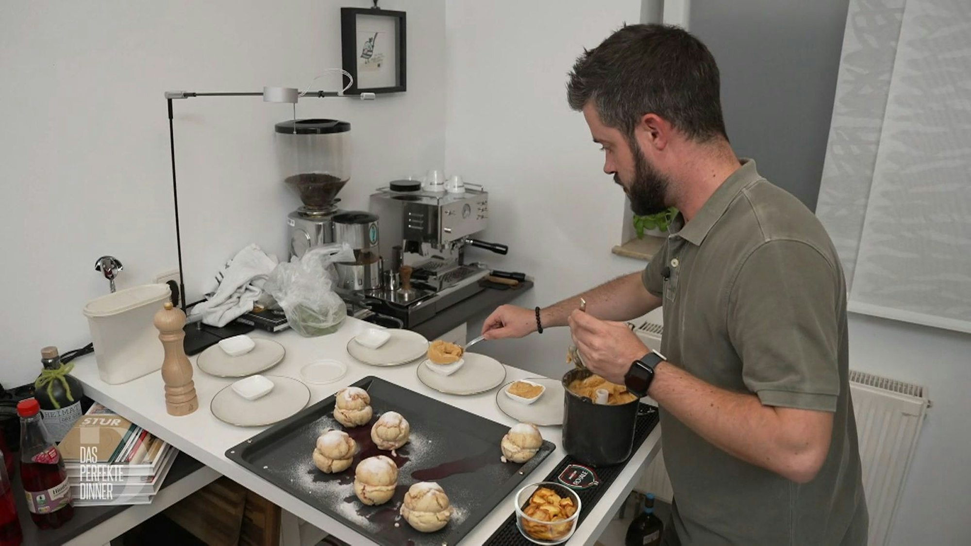 Falscher Pfirsich und Pfirsich-Sorbet: So sieht das unbekannte Dessert also aus.
(Bild: RTL)