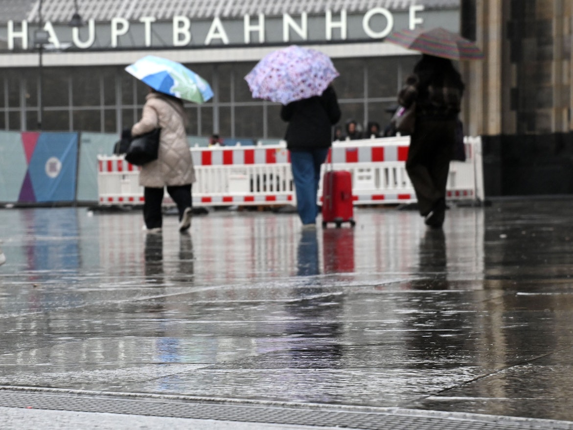 Dauerregen auf der Domplatte.