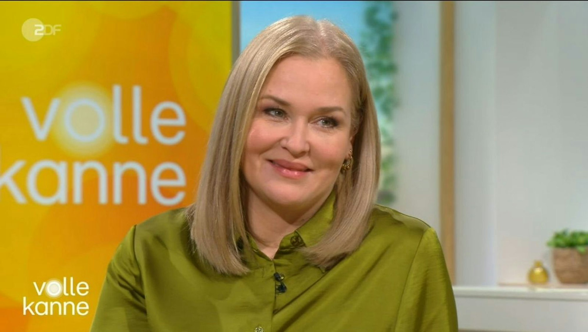 Judith Hoersch (44) spielt seit 2019 die Hebamme Lena Lorenz in der gleichnamigen ZDF-Serie. Vor kurzem hat sie außerdem ihr erstes Buch veröffentlicht. (Bild: ZDF)