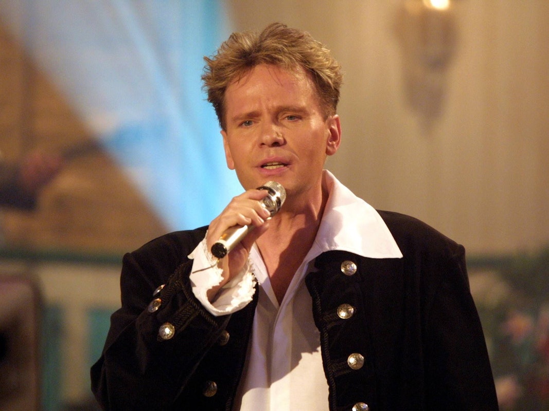 Christian Franke singt.